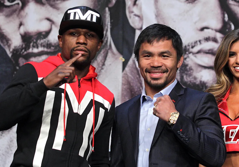 WBC/WBA welterweight champion Floyd Mayweather Jr. (L) and WBO welterweight champion Manny Pacquiao pose during a news conference at the KA Theatre at MGM Grand Hotel & Casino on April 29, 2015 in Las Vegas, Nevada. The two will face each other in a unification bout on May 2, 2015 in Las Vegas.  AFP PHOTO / JOHN GURZINSKI        (Photo credit should read JOHN GURZINSKI/AFP via Getty Images)