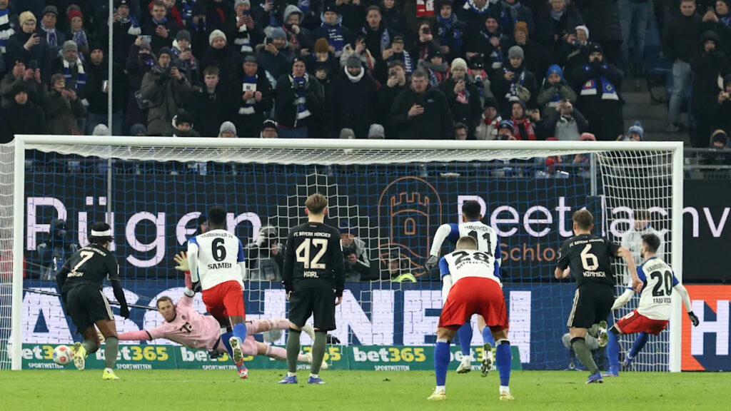 📸 What are HSV doing with Bayern? These pictures just look so wrong