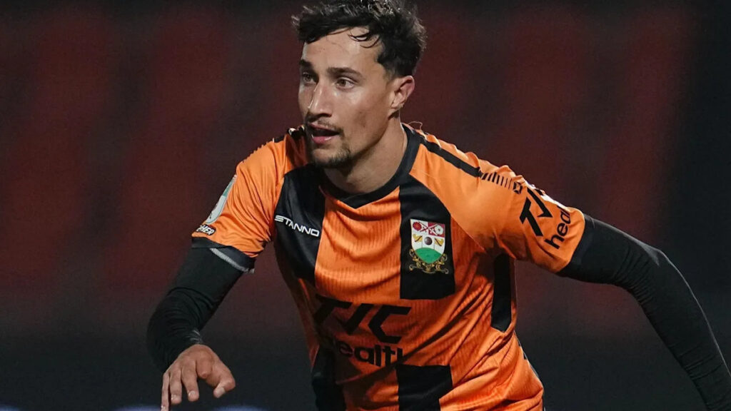 Carlisle sign Barnet full-back Galvin