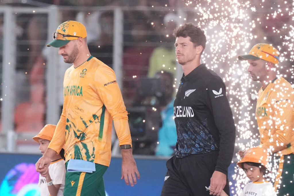 ‘Dodgy burger’ rules Santner out against Canada as New Zealand targets T20 World Cup Super 8s ‘Dodgy burger’ rules Santner out against Canada as New Zealand targets T20 World Cup Super 8s