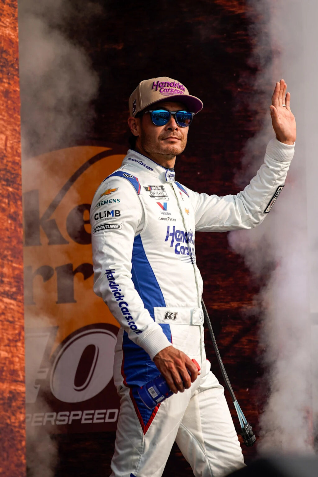 Kyle Larson, Cliff Daniels sign contract extensions with Hendrick Motorsports through 2031
