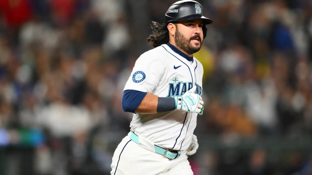 Report: Eugenio Suárez and the Reds agree to a 1-year,  million contract