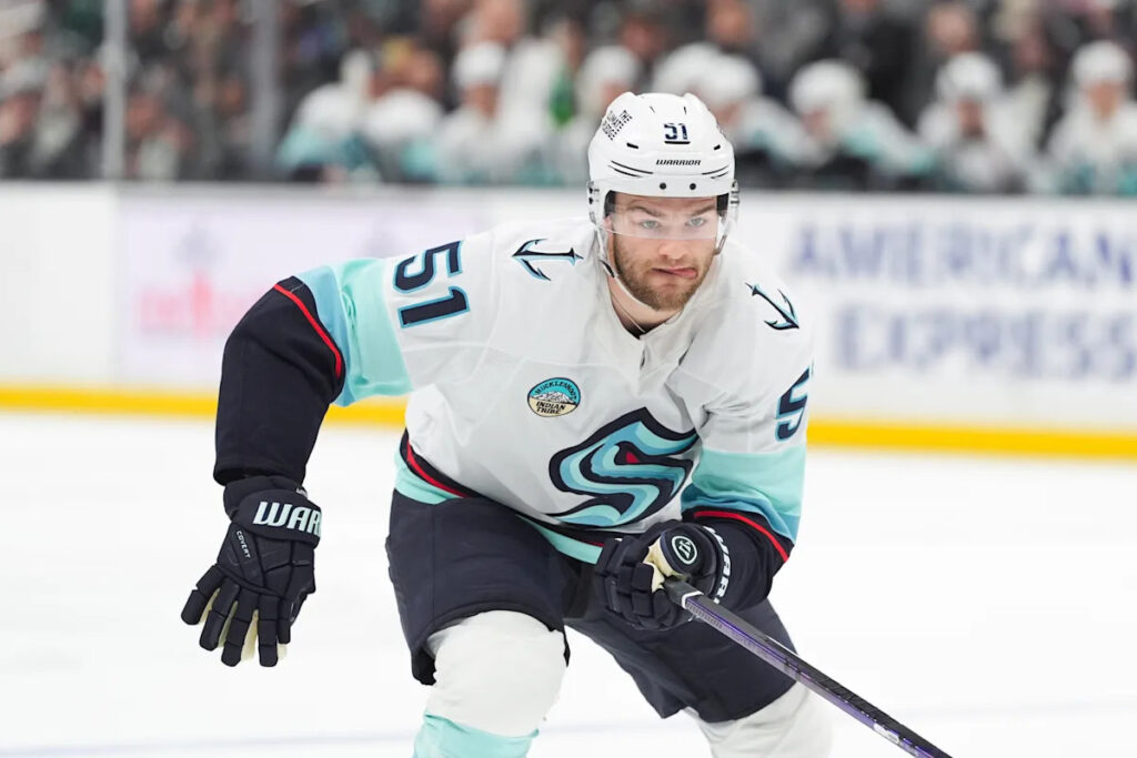 Shane Wright’s 2 goals lead Kraken to 4-2 victory over Kings