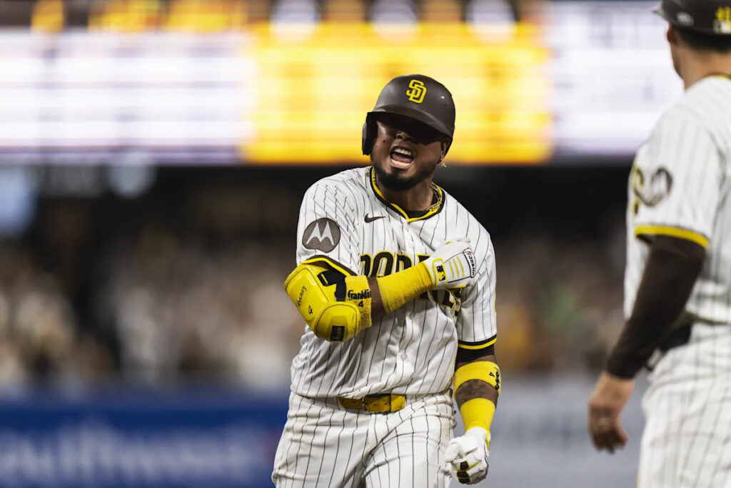 Giants sign Luis Arráez to play second base