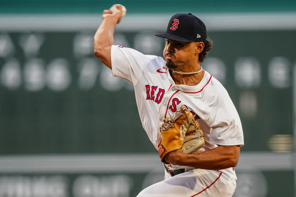 Red Sox trade Jordan Hicks, David Sandlin to White Sox