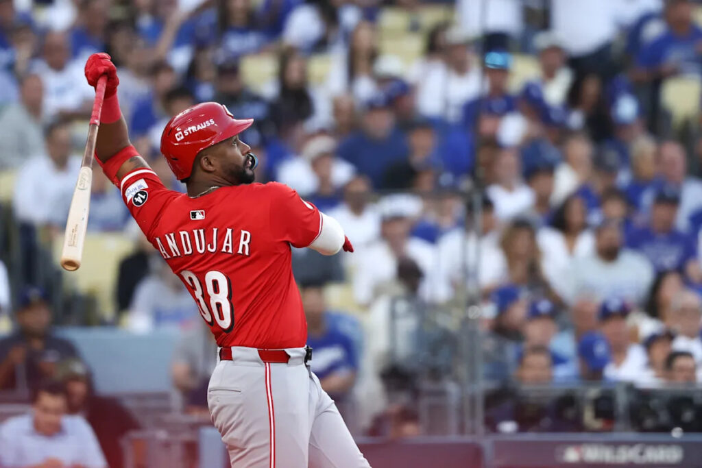 Padres sign Miguel Andujar on 1-year,  million deal