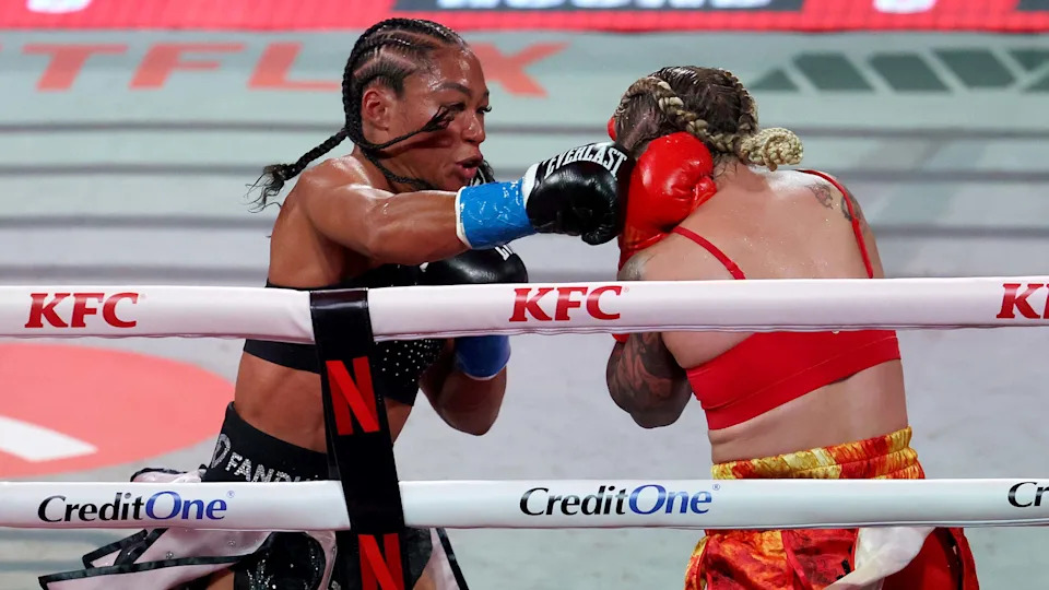 MIAMI, FLORIDA - DECEMBER 19: (L-R) Alycia Baumgardner punches Leila Beaudoin in their unified super featherweight world championship during Jake Paul v Anthony Joshua at Kaseya Center on December 19, 2025 in Miami, Florida. (Photo by Leonardo Fernandez/Getty Images)