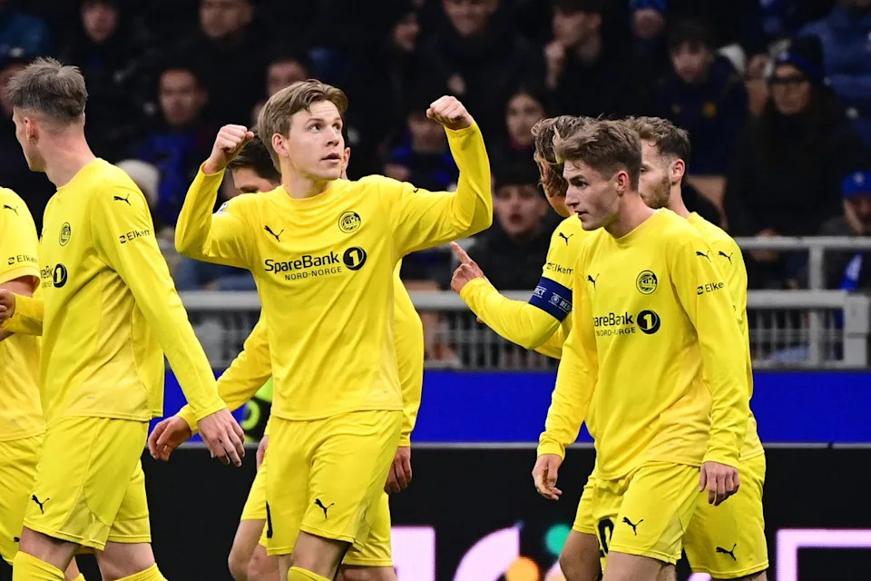 Jens Hauge celebrates his goal in the San Siro (AFP via Getty Images)