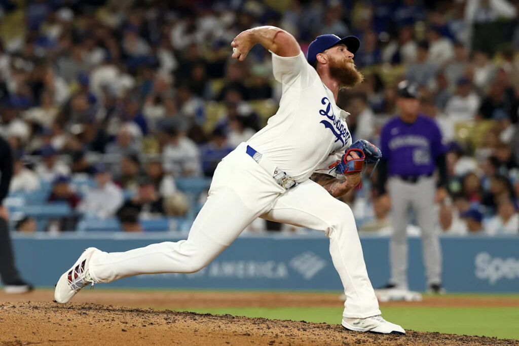 Which remaining free-agent reliever should the Mariners target?