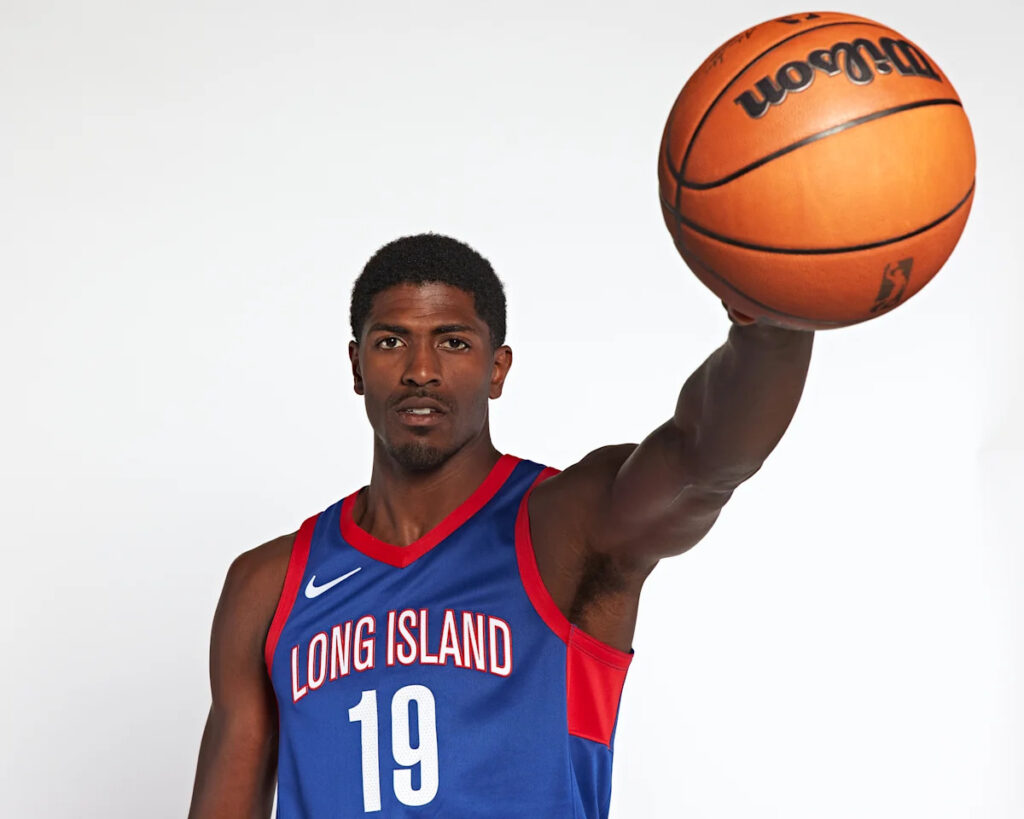 Warriors sign Nate Williams to two-way contract