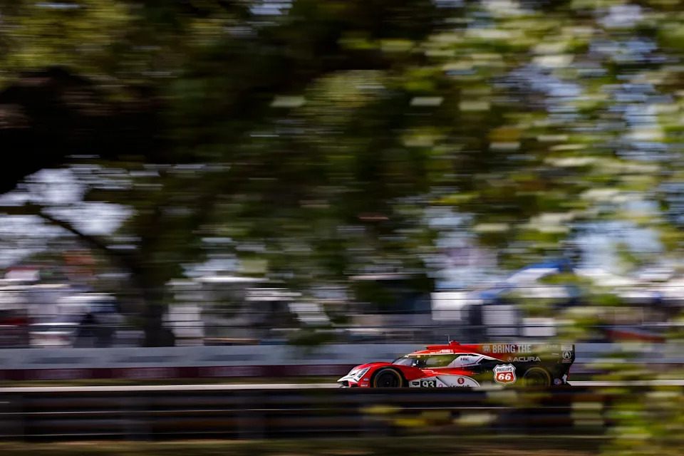 #93 Acura Meyer Shank Racing w/Curb Agajanian Acura ARX-06: Renger van der Zande, Nick Yelloly, Alex Palou
