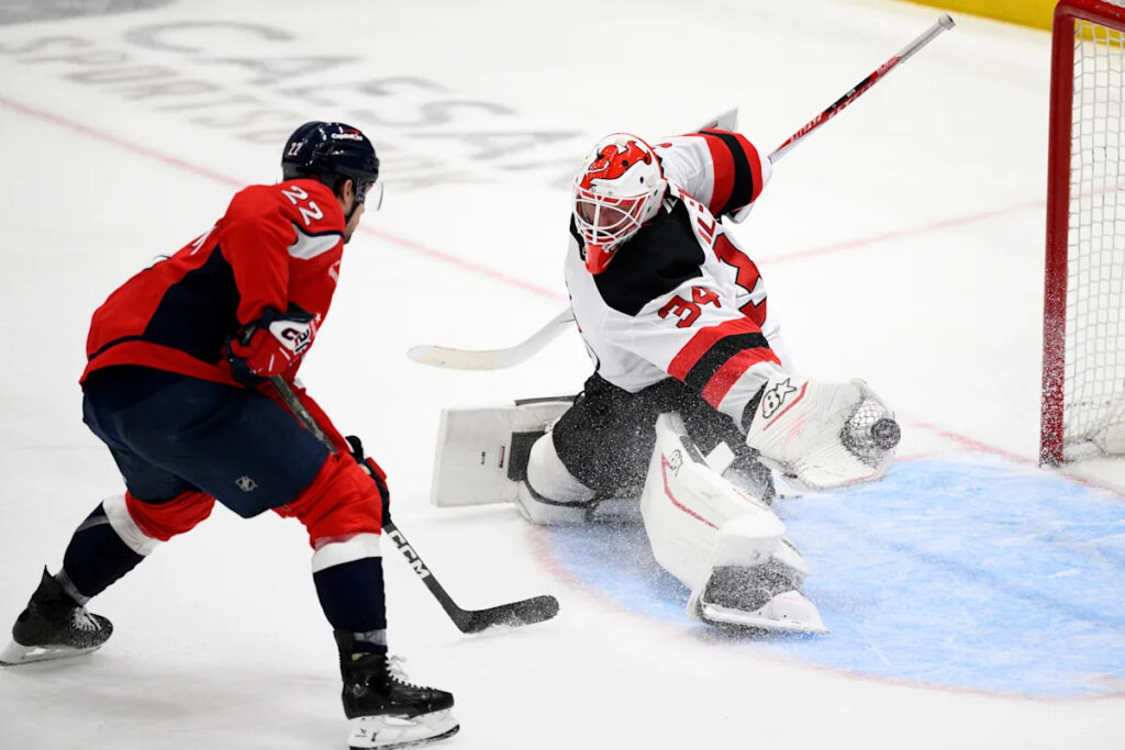 Thompson makes 30 stops in Capitals win over Devils Thompson makes 30 stops in Capitals win over Devils