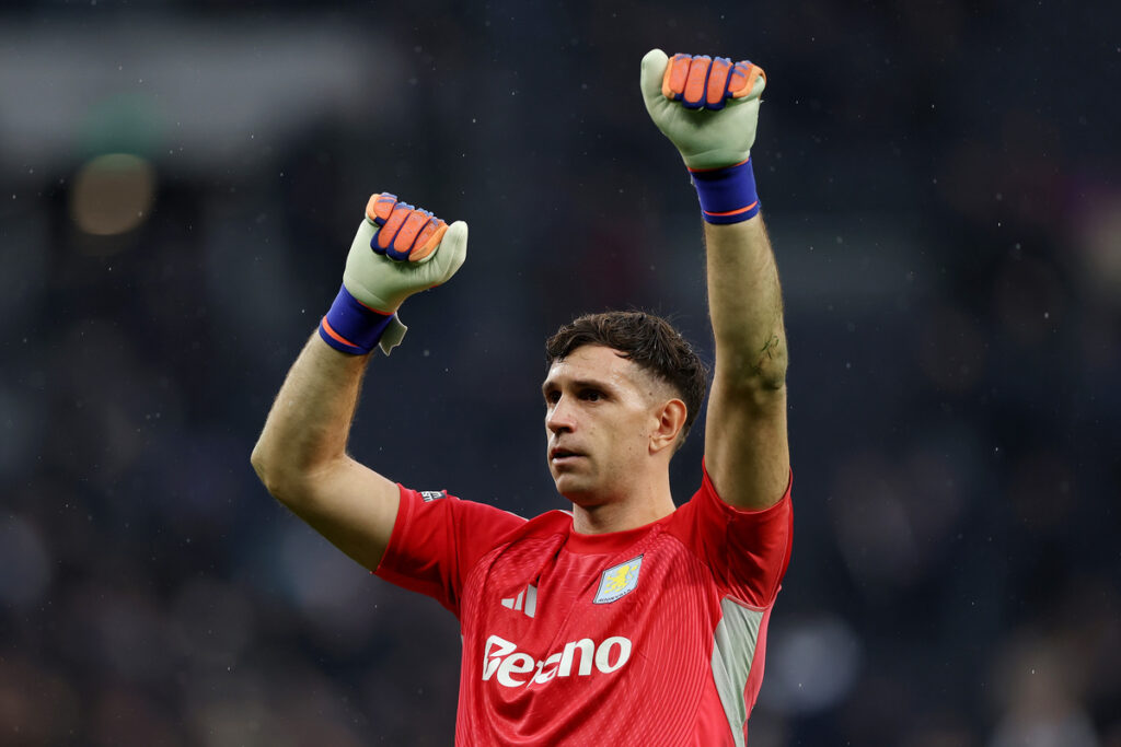 Juventus add Emiliano Martinez to transfer list and hope to involve Douglas Luiz