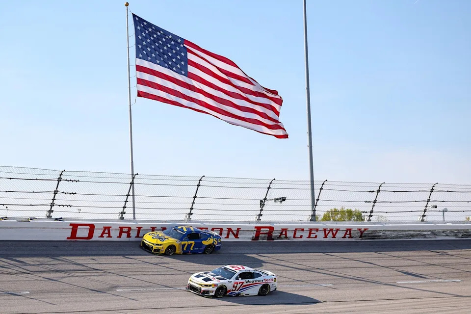 Shane van Gisbergen, Trackhouse Racing, Carson Hocevar, Spire Motorsports