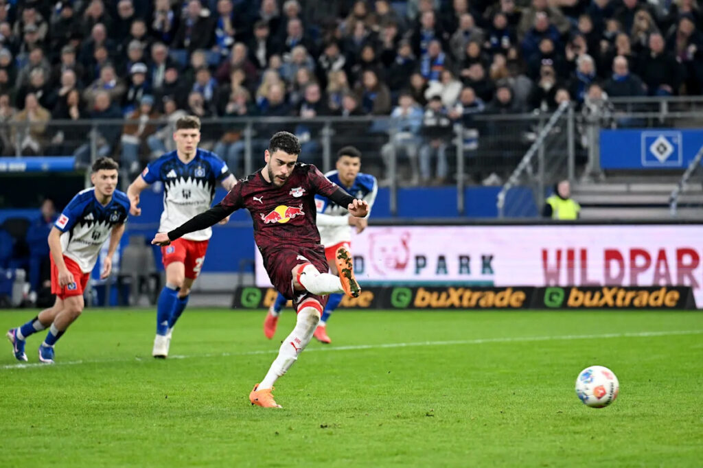 📹 Family feijoada and gaming: a day with Rômulo at RB Leipzig