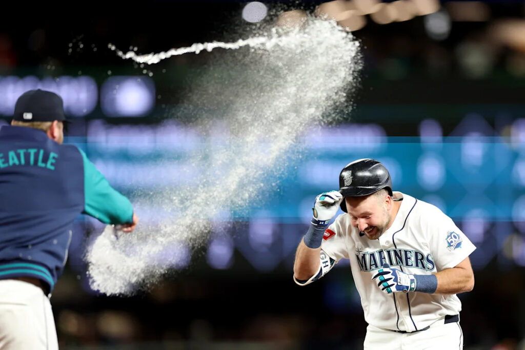 Cal Raleigh’s walk-off hit hands Yankees their first loss of 2026 Cal Raleigh’s walk-off hit hands Yankees their first loss of 2026