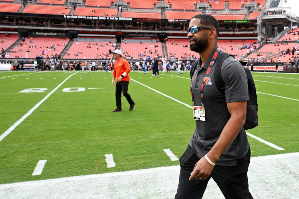 Should the Browns trade out of No. 6 in the NFL Draft? Browns Reacts Survey Should the Browns trade out of No. 6 in the NFL Draft? Browns Reacts Survey