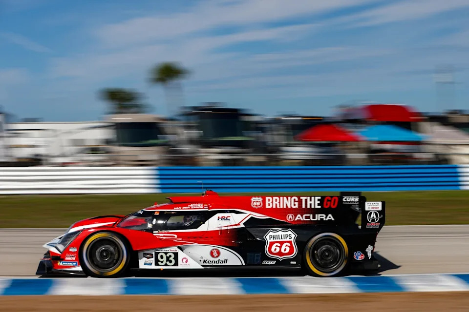 #93 Acura Meyer Shank Racing w/Curb Agajanian Acura ARX-06: Renger van der Zande, Nick Yelloly, Alex Palou