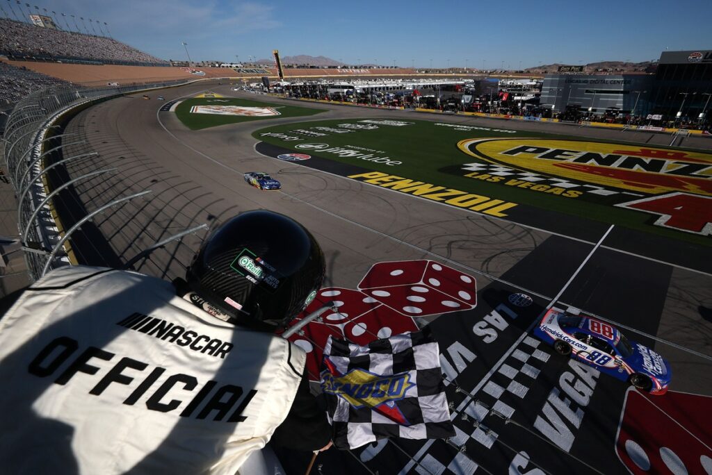 Kyle Larson wins NASCAR O’Reilly race at Las Vegas, extending JRM streak