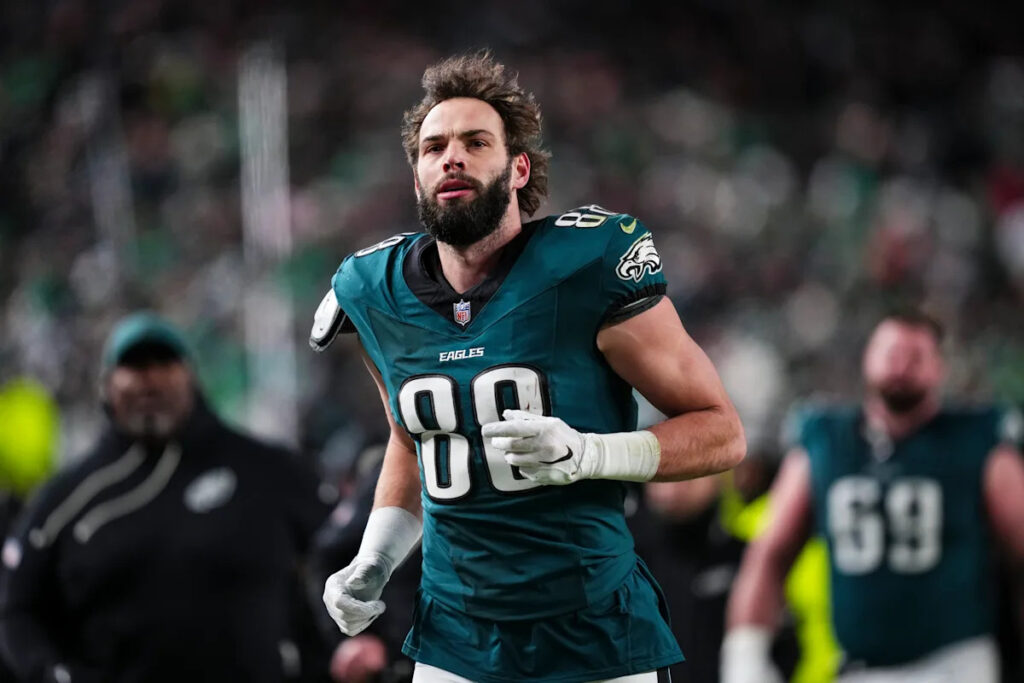 Eagles bring back Dallas Goedert on one-year deal to avoid massive salary-cap hit
