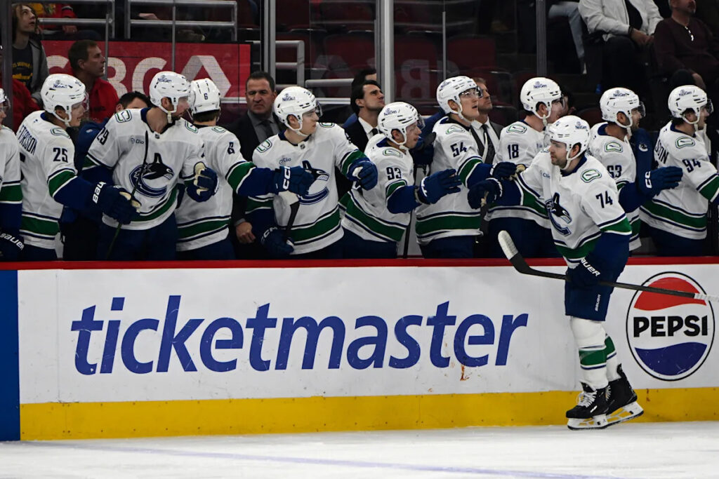 NHL-worst Canucks beat the Blackhawks 6-3 to end a 7-game skid