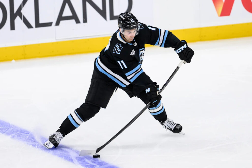 Vanecek earns 1st shutout of the season, 100th career win in Utah’s 3-0 victory over the Flyers