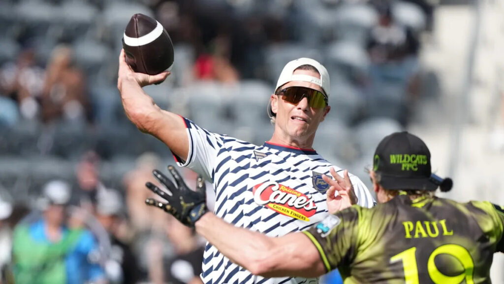 Tom Brady drops a hint after a day of tossing dimes Tom Brady drops a hint after a day of tossing dimes