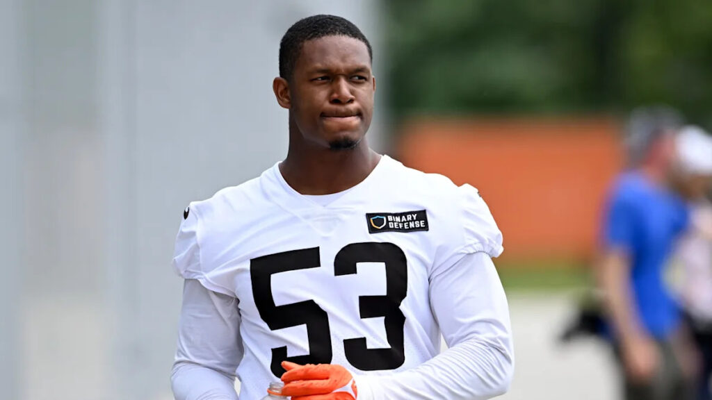 Browns re-sign DE Julian Okwara
