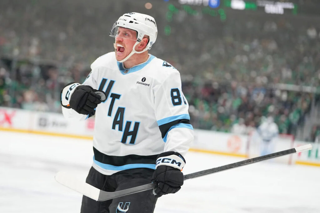 Mammoth beat Stars 6-3, ending Dallas’ franchise-record point streak at 15 games Mammoth beat Stars 6-3, ending Dallas’ franchise-record point streak at 15 games