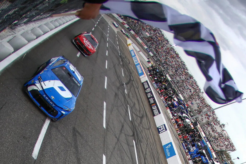 NASCAR Cup Series race at Martinsville live updates, highlights, leaderboard