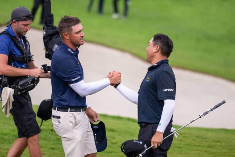 Bryson DeChambeau reacts to Richard T. Lee three-putting to lose LIV Golf Singapore playoff Bryson DeChambeau reacts to Richard T. Lee three-putting to lose LIV Golf Singapore playoff