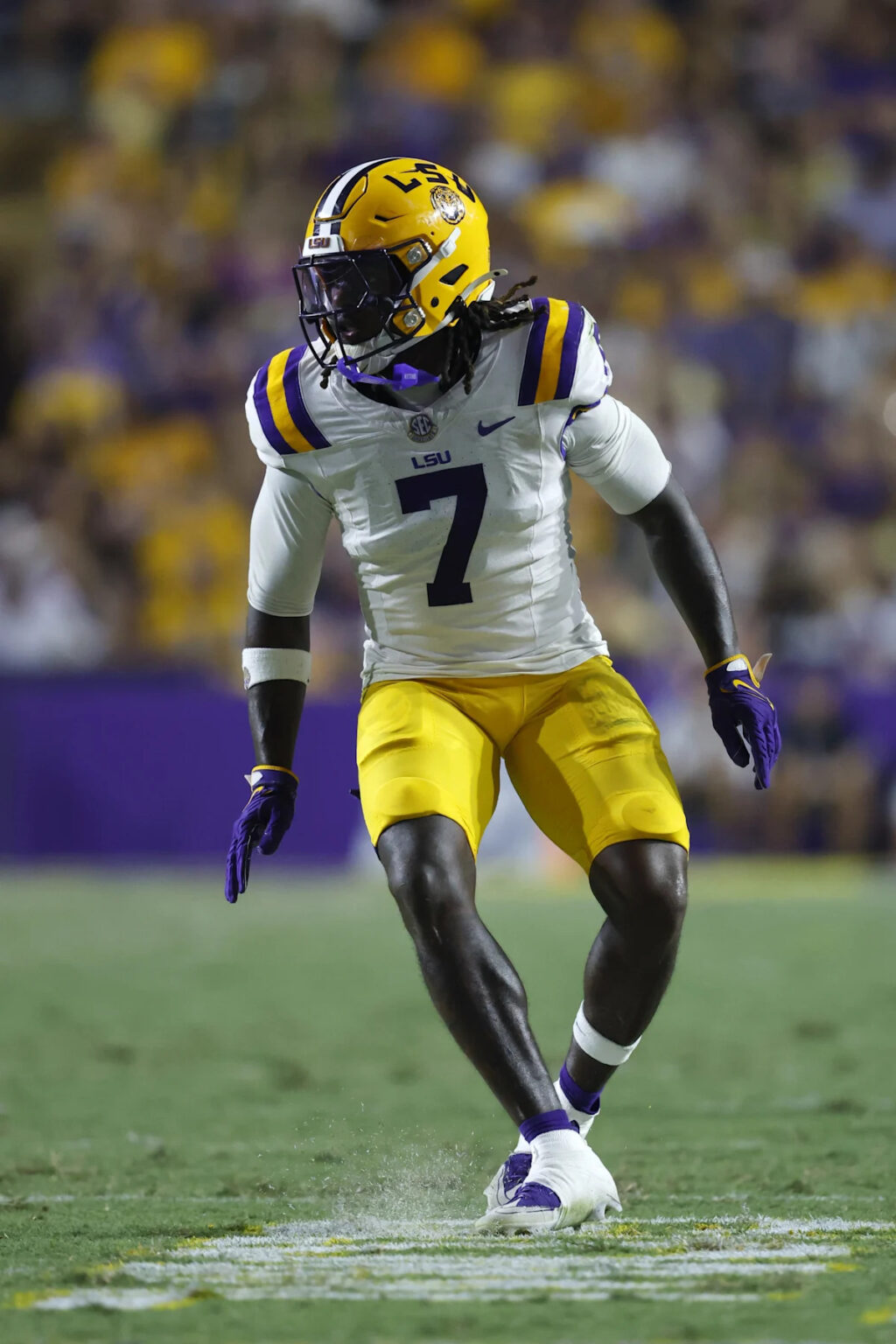 Chargers to host LSU LB Harold Perkins Jr.