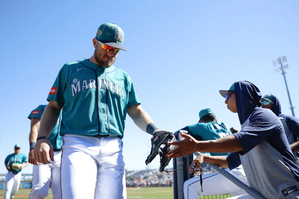 Cubs maul Mariners, but everyone stays cool in 7-1 loss