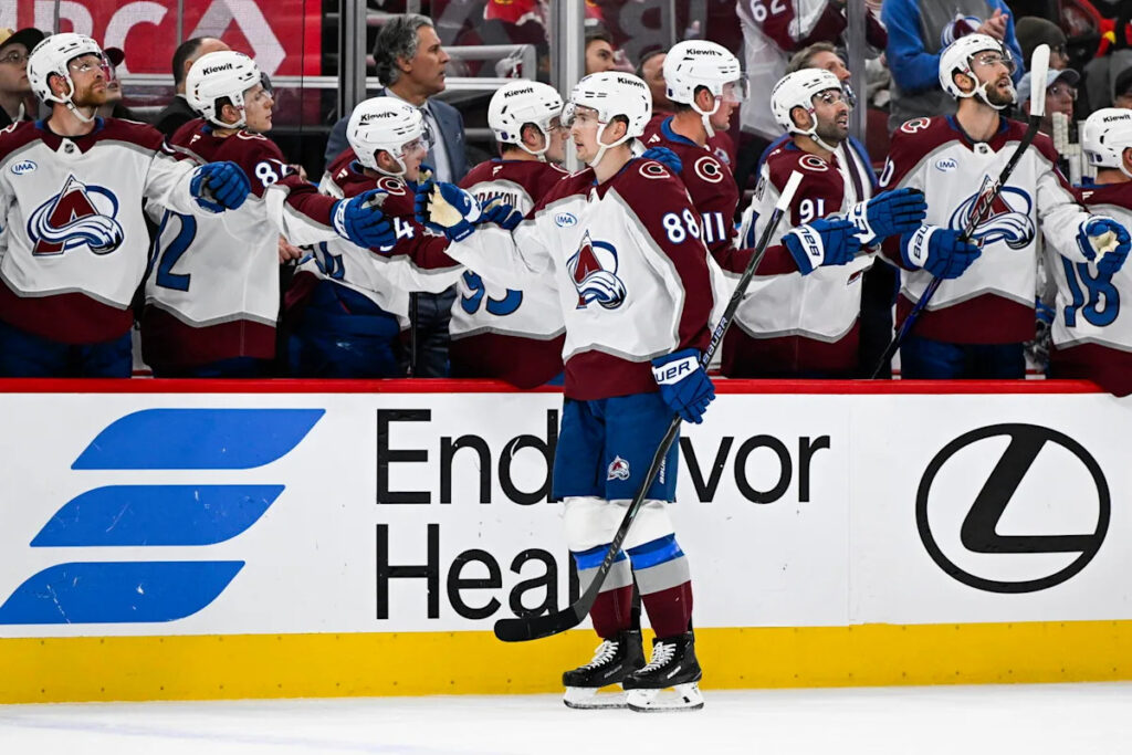 Avalanche Secure Playoff Spot With 4-1 Win Over Blackhawks