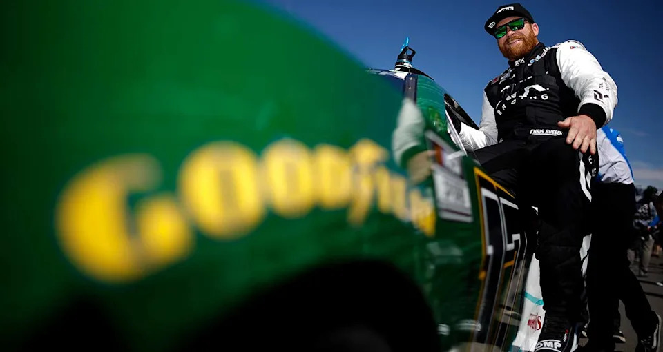 Chris Buescher loads into the No. 17 Ford for practice and qualifying at Las Vegas Motor Speedway