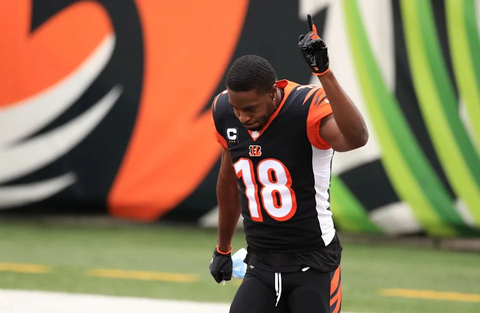 Cincinnati Bengals wide receiver A.J. Green (18) runs onto the field before the game against the Baltimore Ravens and the Cincinnati Bengals on January 3, 2021, at Paul Brown Stadium. Icon Sportswire via Getty Images