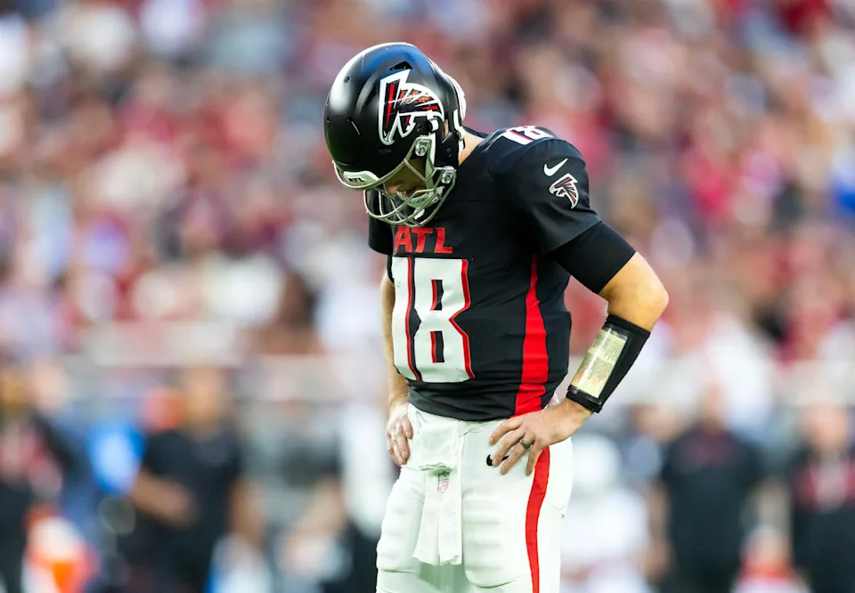 Atlanta Falcons quarterback Kirk Cousins (18) reacts against the Arizona Cardinals at State Farm Stadium.