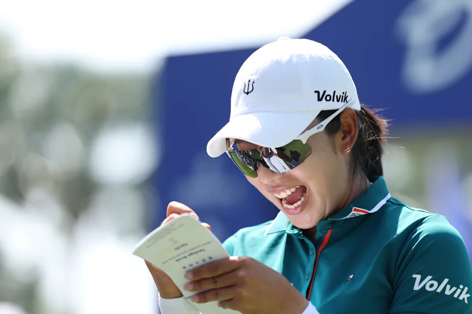 Mi Hyang Lee makes notes on her yardage book on 1st hole during the final round of the Blue Bay LPGA 2026 at Jian Lake Blue Bay Golf Course on March 08, 2026 in Hainan Island, China.