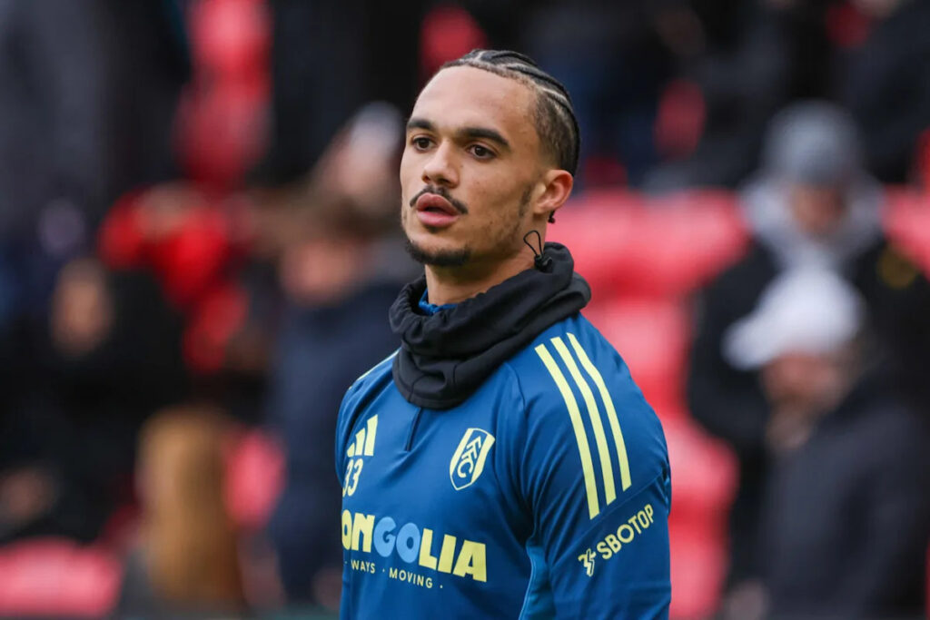 Report: Liverpool set to battle Man United in the race to sign Premier League defender