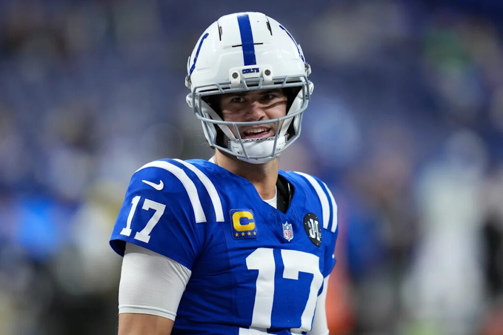 Daniel Jones, Colts reportedly agree to 2-year,  million contract extension