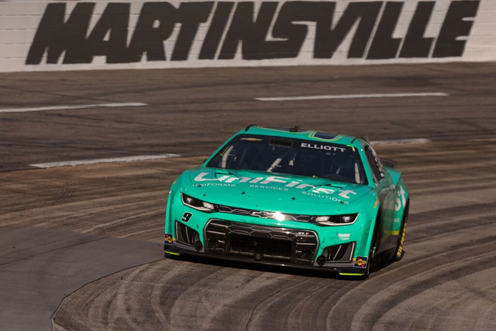 Strategy gamble helps Chase Elliott to Martinsville NASCAR Cup win