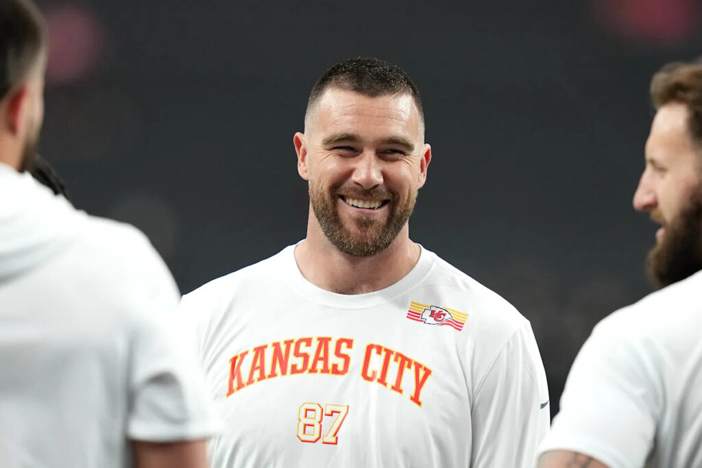 Travis Kelce reportedly signs 3-year, .7 million deal to return to Chiefs after flirting with retirement