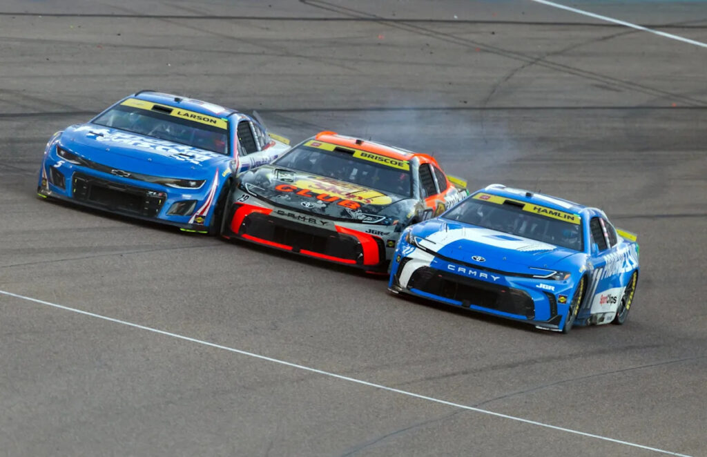 NASCAR Odds for Phoenix: 4 Picks This Week for Straight Talk Wireless 500 NASCAR Odds for Phoenix: 4 Picks This Week for Straight Talk Wireless 500