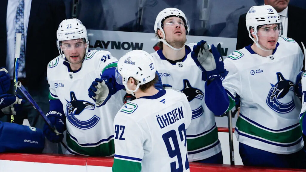Lightning vs Canucks Prediction, Picks & Odds for Tonight’s NHL Game