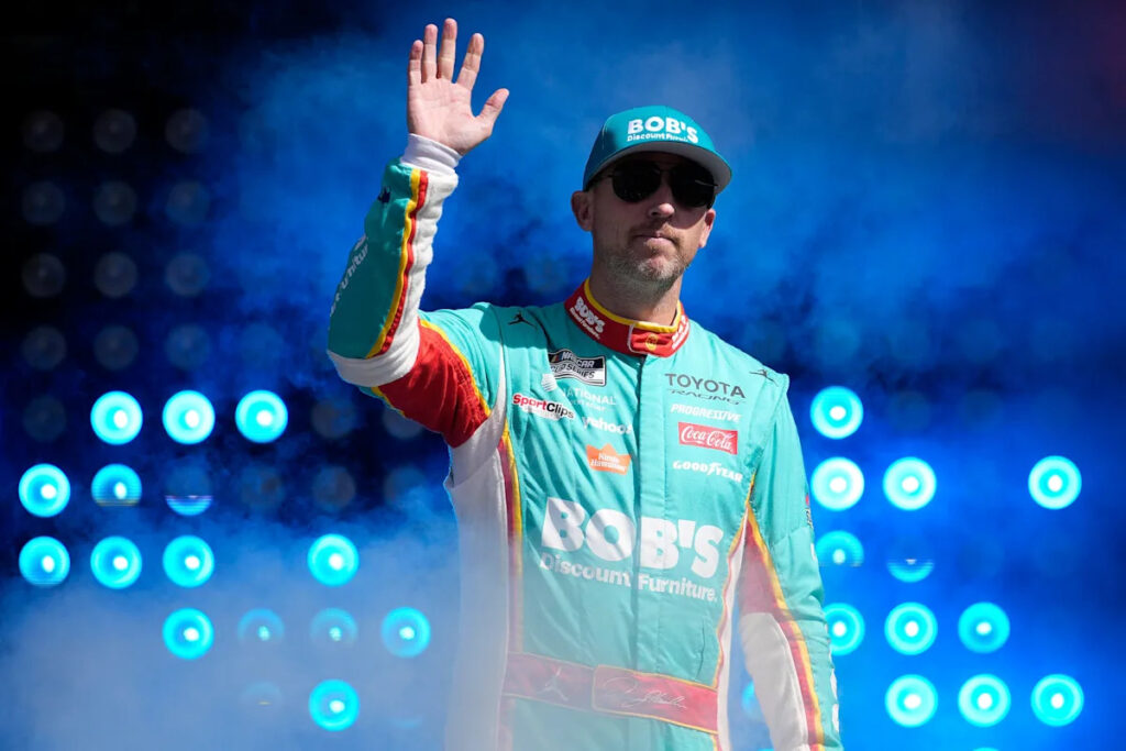 NASCAR Cup Series race at Martinsville live updates, highlights, leaderboard