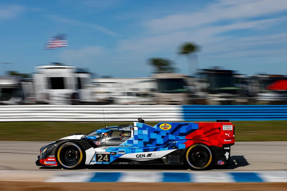 #24 BMW M Team WRT BMW M Hybrid V8: Dries Vanthoor, Sheldon van der Linde, Robin Frijns
