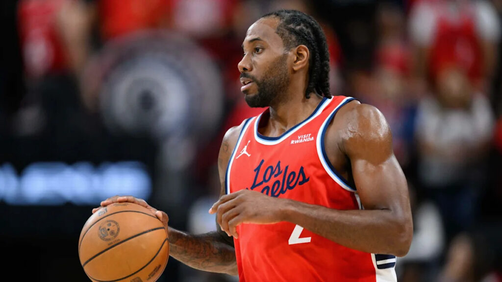 Kawhi Leonard sets Clippers record, then leaves game early with sprained ankle