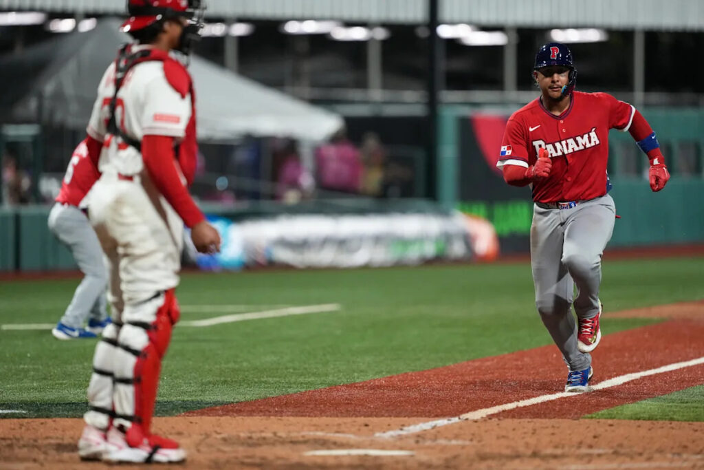 WBC Wrap: Panama takes down Canada; Mexico, DR win big