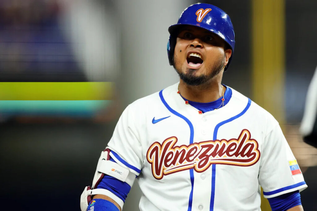 Giants’ new second baseman Arraez hits two home runs in WBC