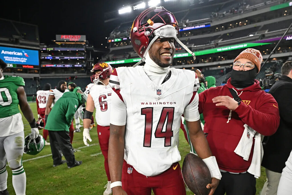 How many teams has Josh Johnson played for? Bengals sign journeyman QB